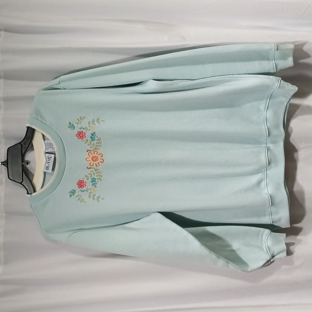 Vintage Baby Blue Floral Embroidered Grannycore Pullover Sweatshirt